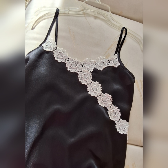 Women's XS, Embroidered Flower Neckline, Long Black Dress - Picture 5 of 5